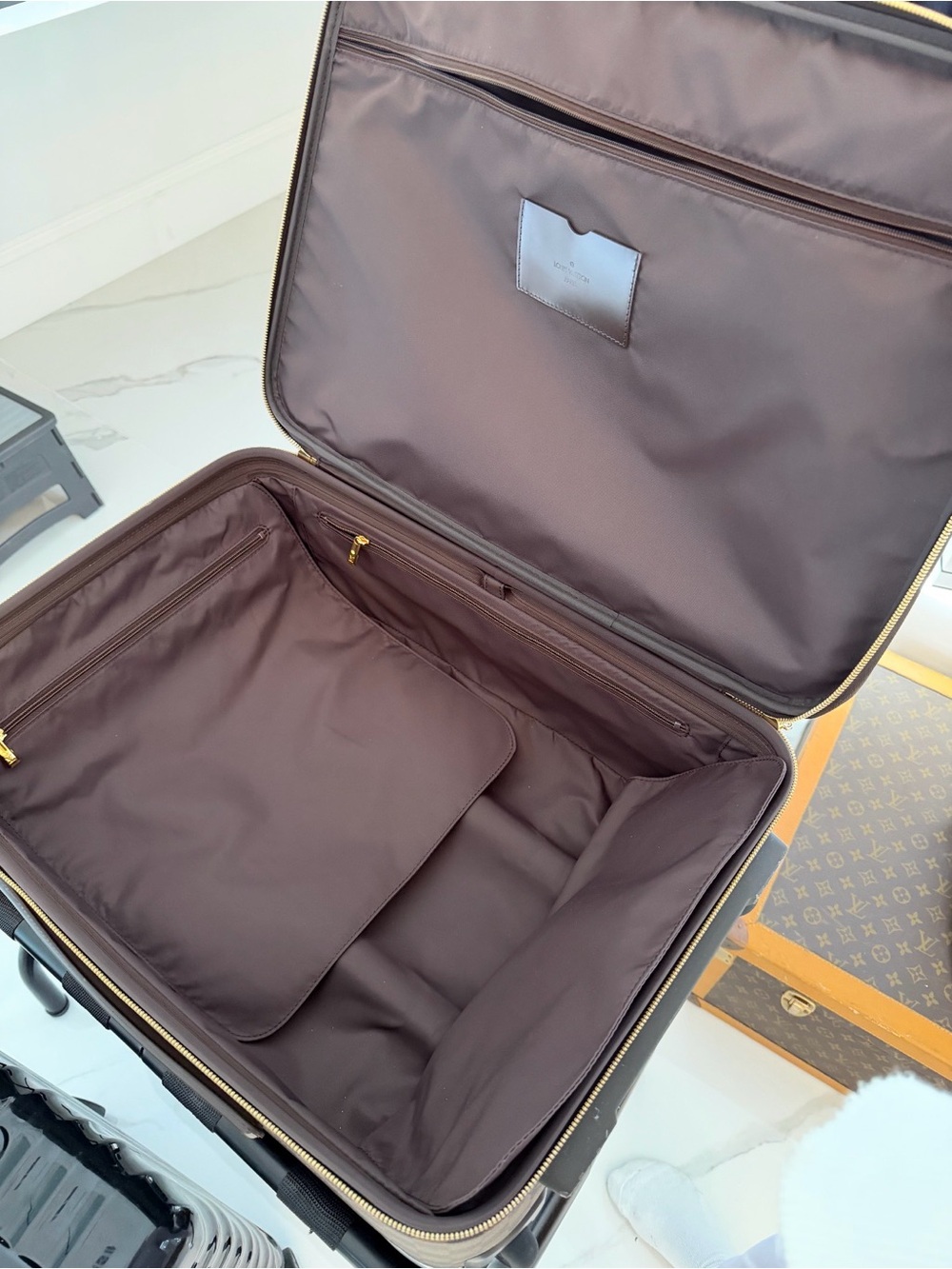 Louis Vuitton Brown Checkered Rolling Carry-On with Gold Hardware - Picture 3 of 9